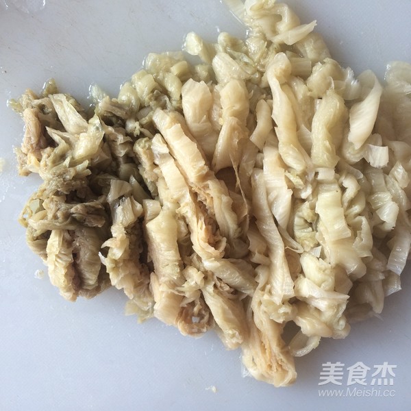 酸菜肉丸煲的做法