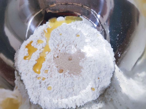 咸蛋黄培根披萨