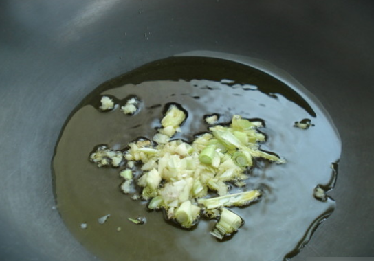 茄子炖土豆和牛肉能一起吃吗