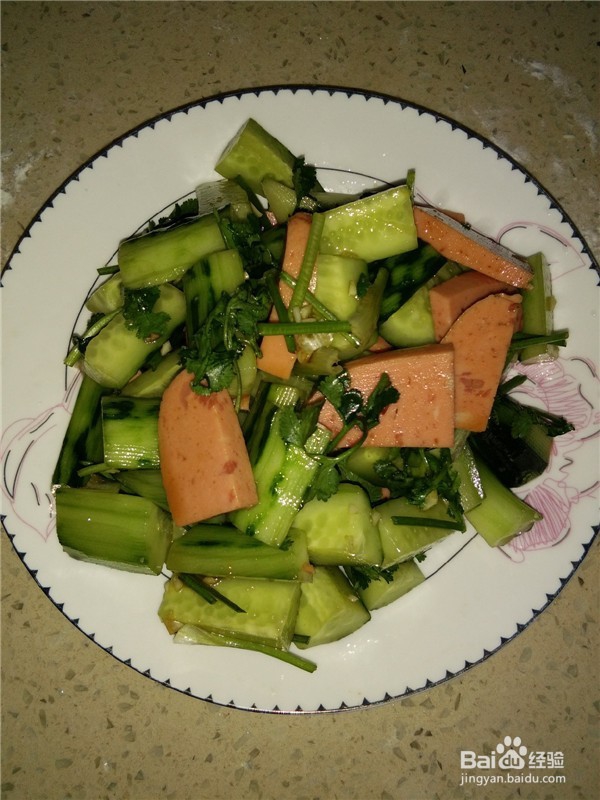 黄瓜午餐肉花生米沙拉