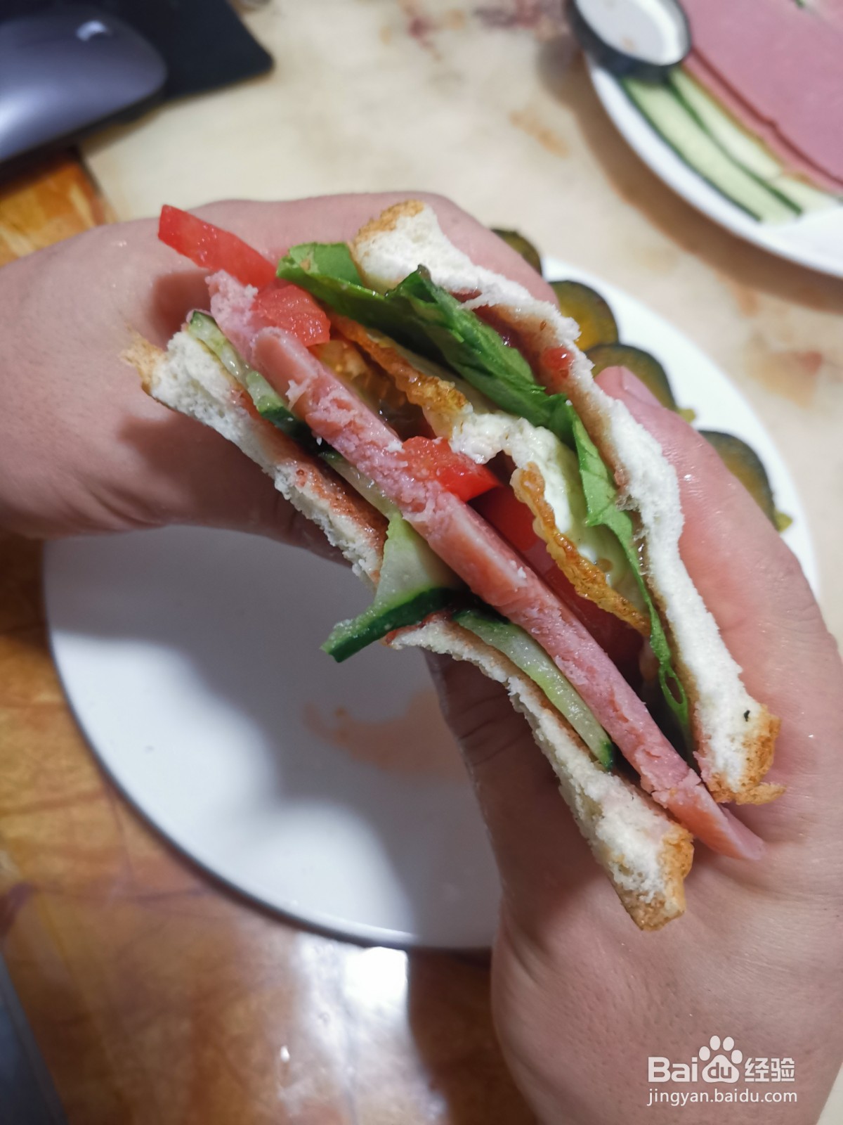 煎蛋火腿三明治