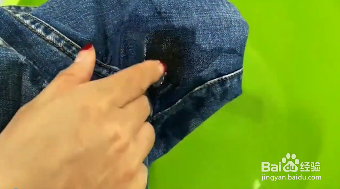 如何清洗干净衣服上的血渍