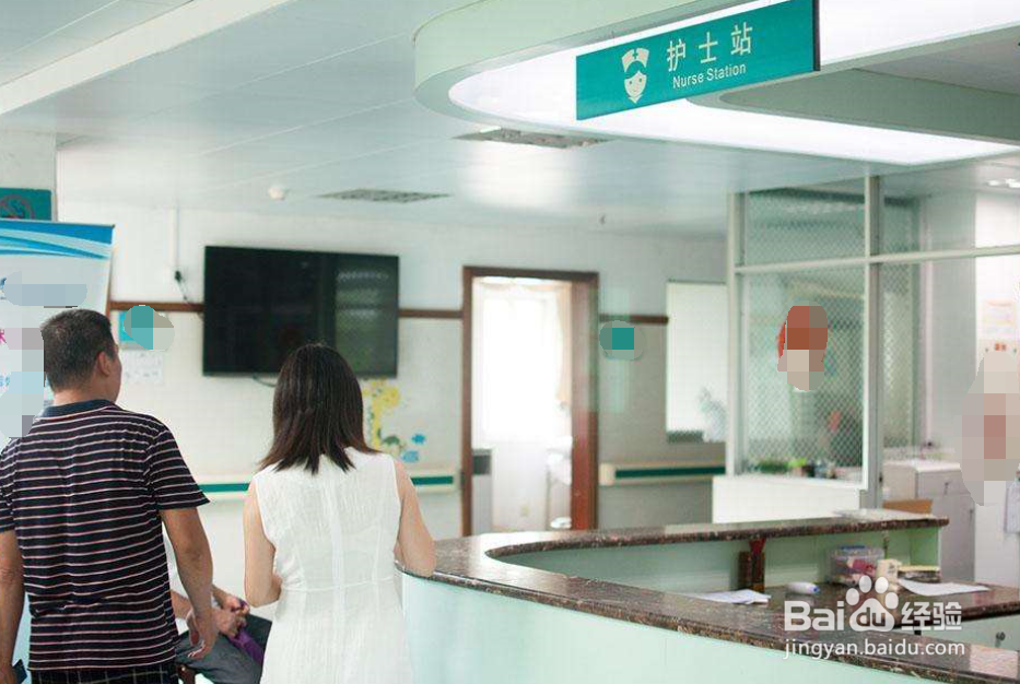 十个月宝宝的耳朵湿疹晚上哭闹要怎么办