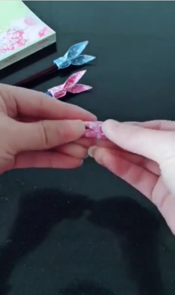 手工兔耳朵笔帽怎么做