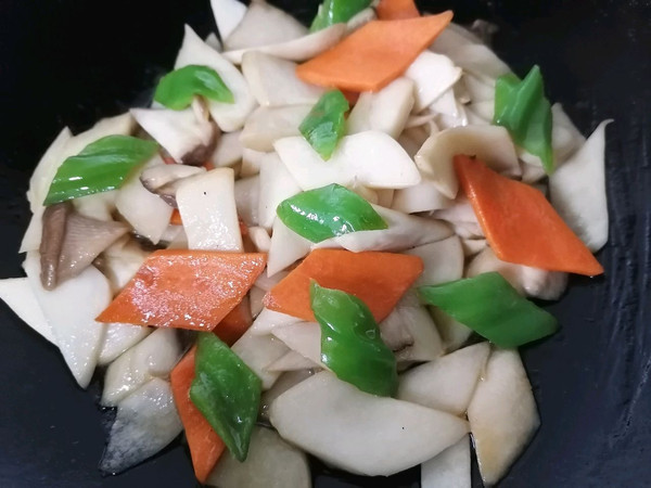 胡萝卜炒杏鲍菇