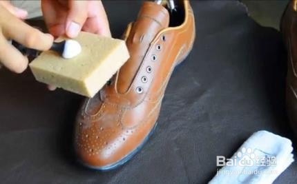 皮鞋划痕怎么修复