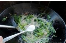 蚝油菠菜粉丝的做法