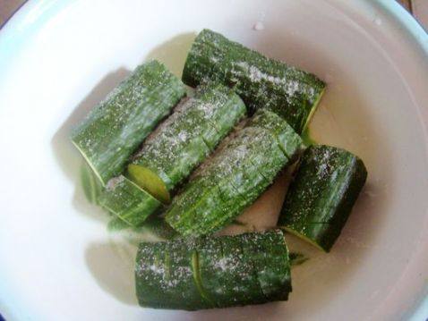 让人口水直流的酸辣黄瓜，还不动心嘛？