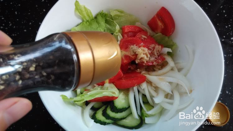 蔬菜沙拉配手抓饼