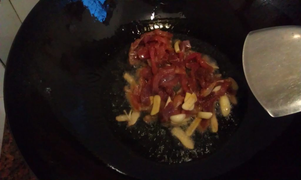 尖椒豆干炒肉丝，不要舔屏幕哦