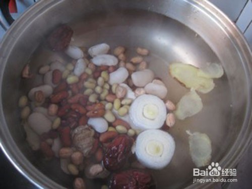 姜哥私房菜——木瓜杂豆鸡肉煲