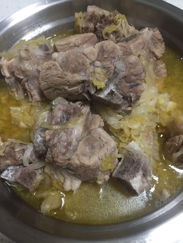 东北酸菜炖脊骨