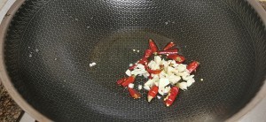 食补养生芽菜干煸四季豆的做法