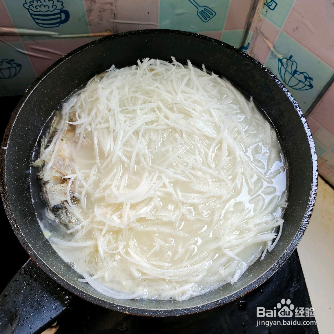 萝卜丝鲫鱼汤的做法