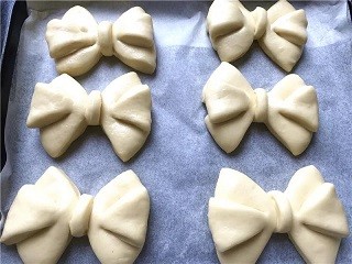 蝴蝶结面包怎么做