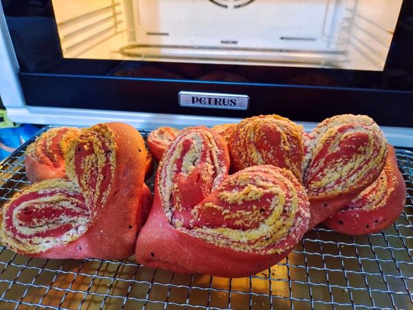 火龙果椰蓉面包