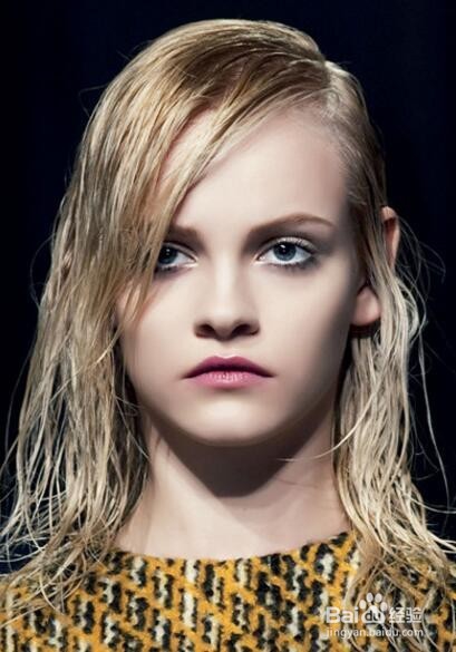 打造复古风潮，时尚发型让人眼花缭乱