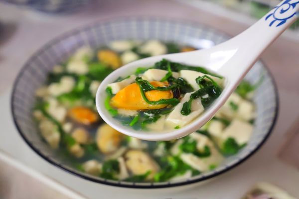 贻贝荠菜豆腐汤