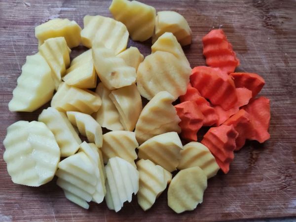 咖喱土豆鸡块盖浇饭