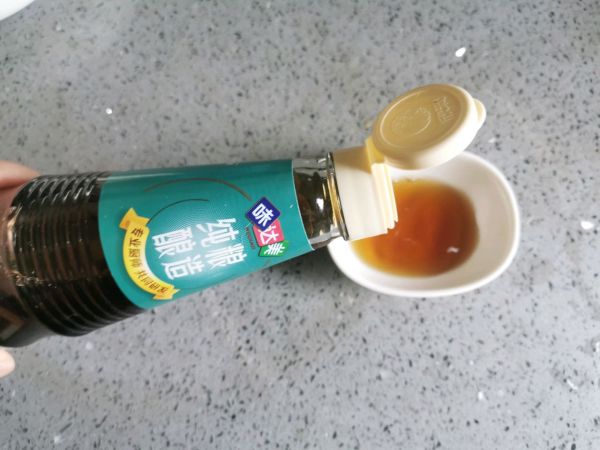 凉拌脆爽莴笋结