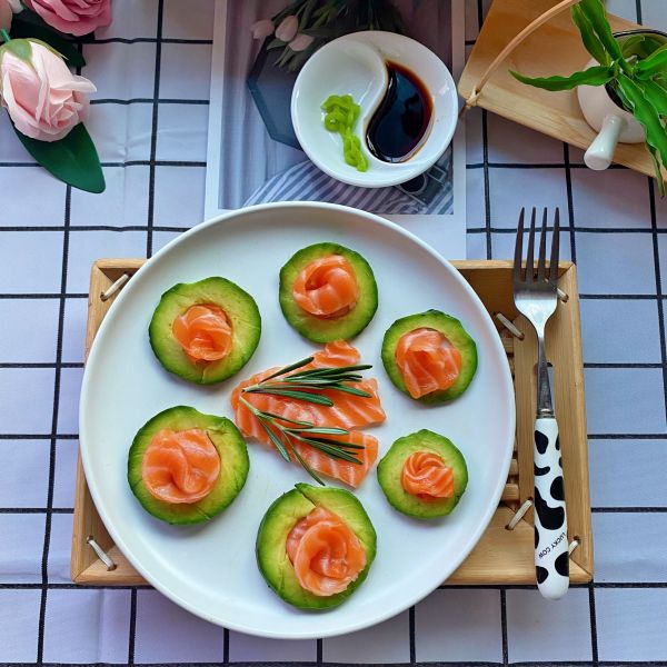 牛油果三文鱼刺身