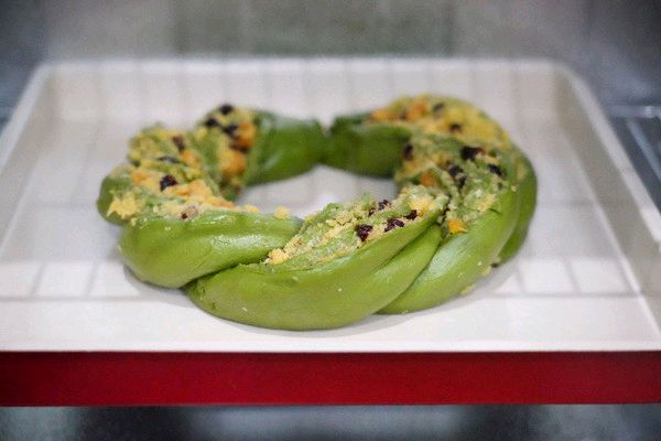 缤纷抹茶花环面包