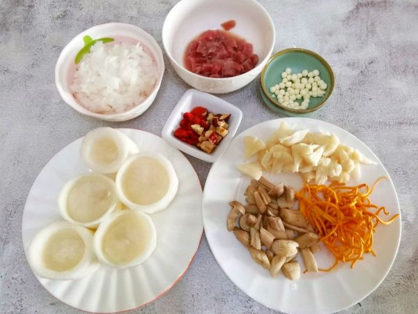 菌菇瘦肉萝卜盅