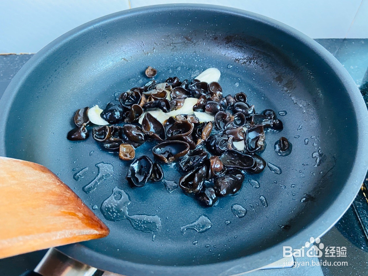 黄瓜木耳炒鸡蛋的家常做法