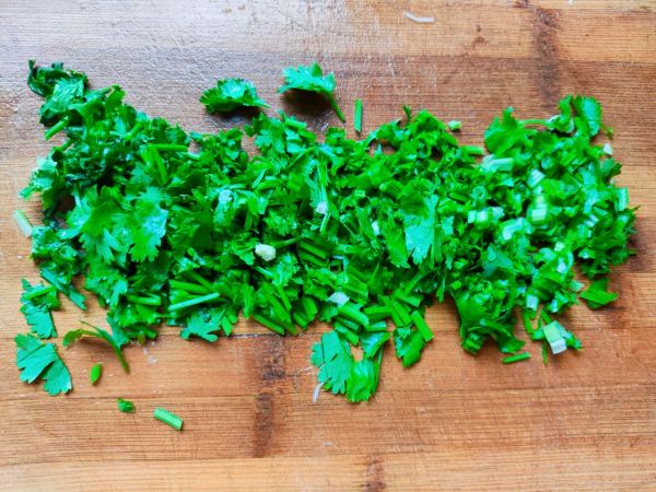 凉拌香菜金针菇