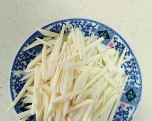 食补佳品茭白炒肉丝的做法