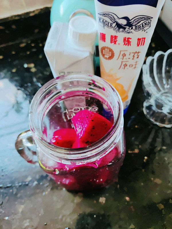 香甜火龙果奶昔