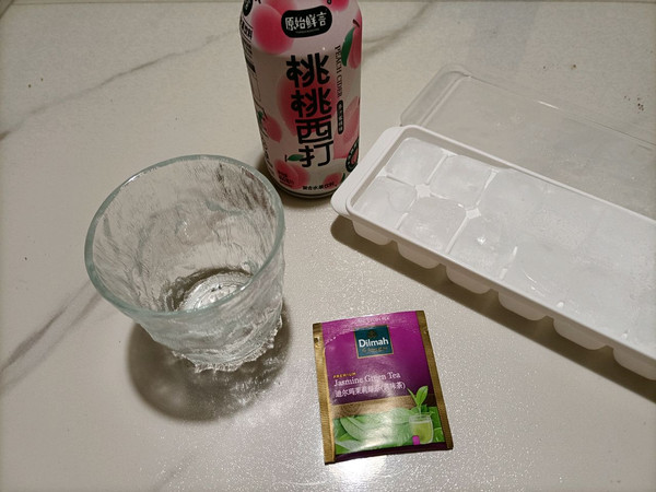 茉莉绿茶桃桃饮