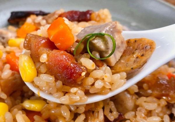 缤纷香芋煲仔饭