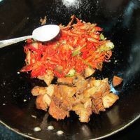 爆炒腊鸡的做法