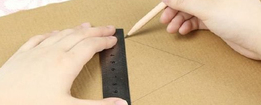 用纸板做三角形收纳盒