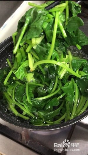 食补佳品快手皮蛋虾皮菠菜汤的做法