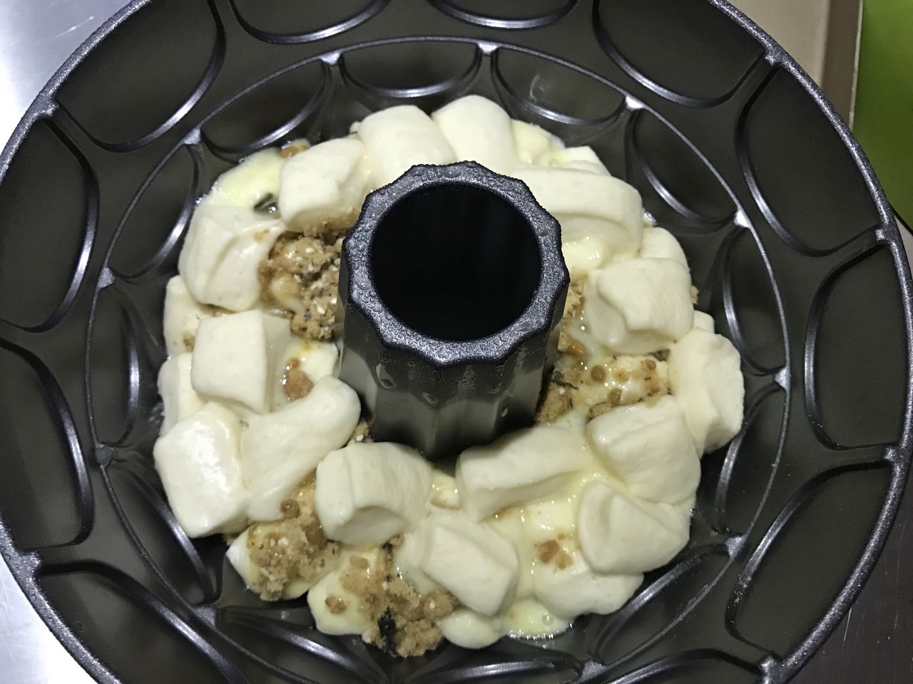 让我们一起去学习肉松沙拉手撕包的做法吧