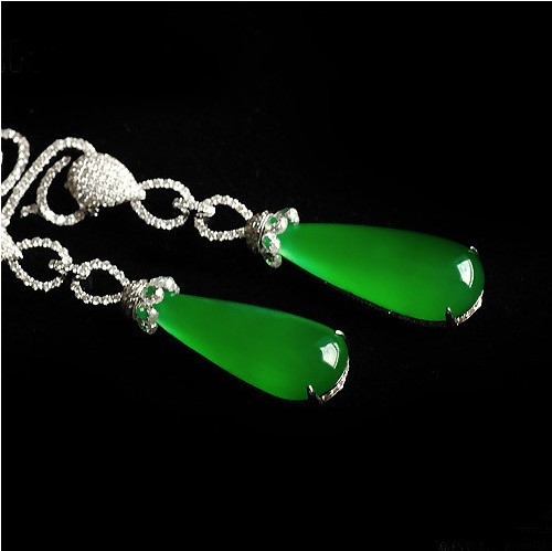 按照脸型搭配耳坠的一些技巧