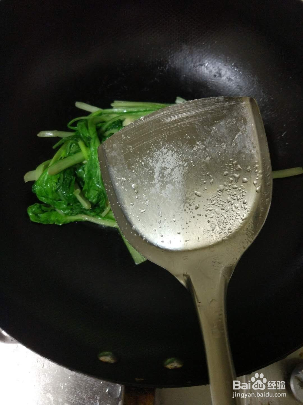 如何做清炒小白菜。