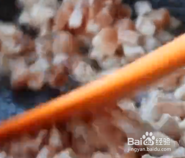 如何制作香菇肉丁炸酱面?