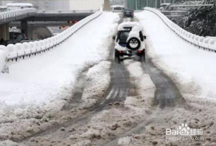 冰雪路面应该怎么驾驶车辆要注意哪些