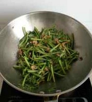 肉丝炒茼蒿的做法
