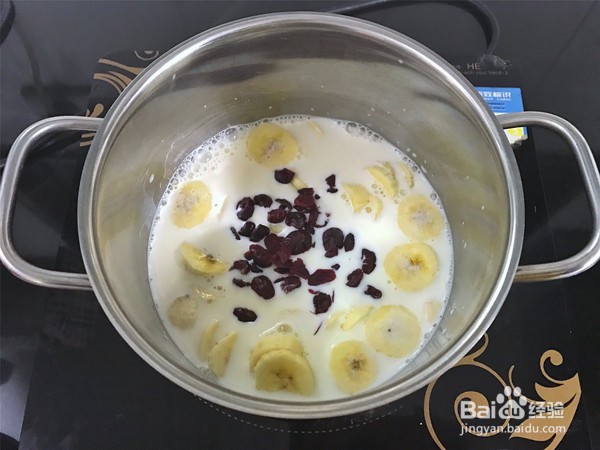牛奶香蕉蔓越莓燕麦粥的做法