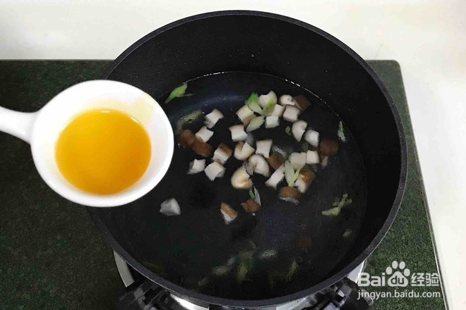 番茄蘑菇汤面的做法