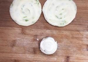 怎么用饺子皮做葱花小饼
