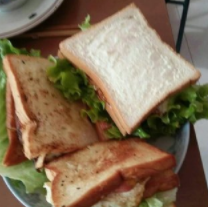 煎蛋火腿三明治