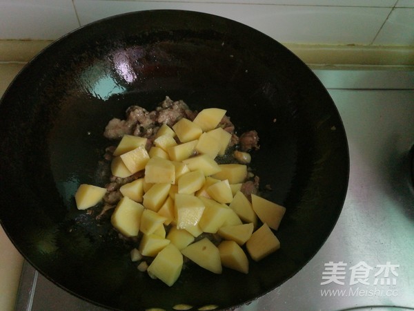 土豆牛肉的做法
