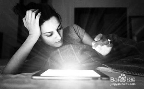 学会这6招，睡前怎么玩手机都不伤身！