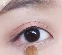 眼妆怎么化好看呢