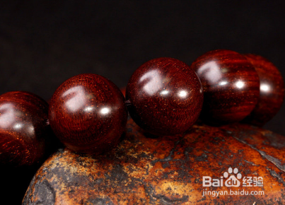 小叶紫檀佛珠盘玩方法